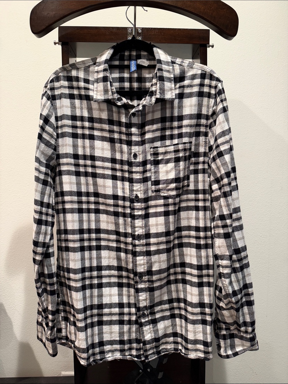 H&M Black and White Plaid Long-Sleeve Button-Down Shirt